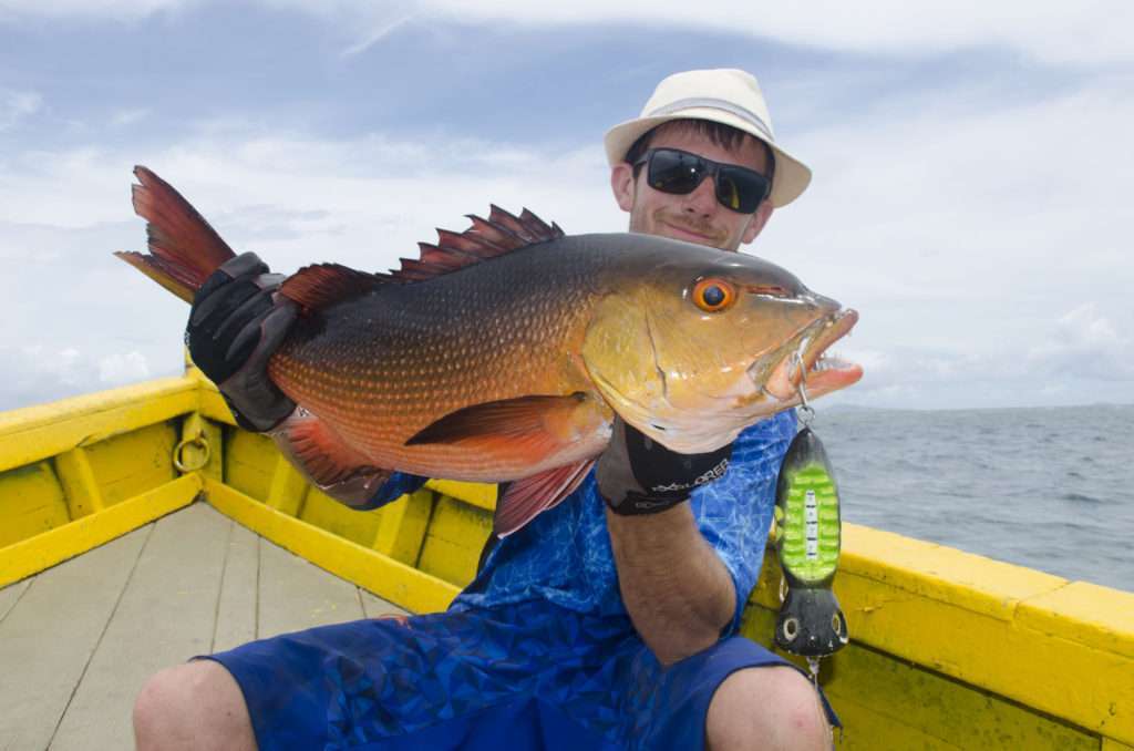 De bons gants permettent de tenir de beaux poissons sans se blesser