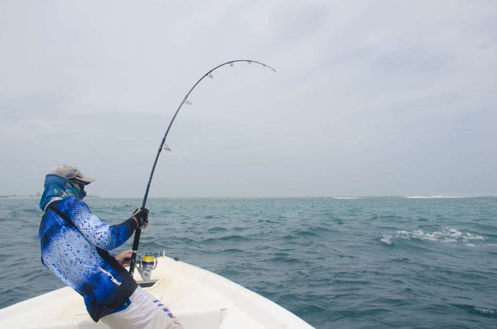 Etienne en combat avec une belle carangue