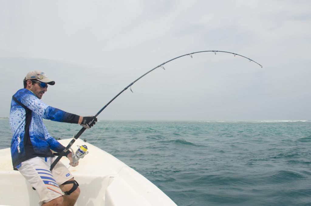 Etienne en combat avec une belle carangue