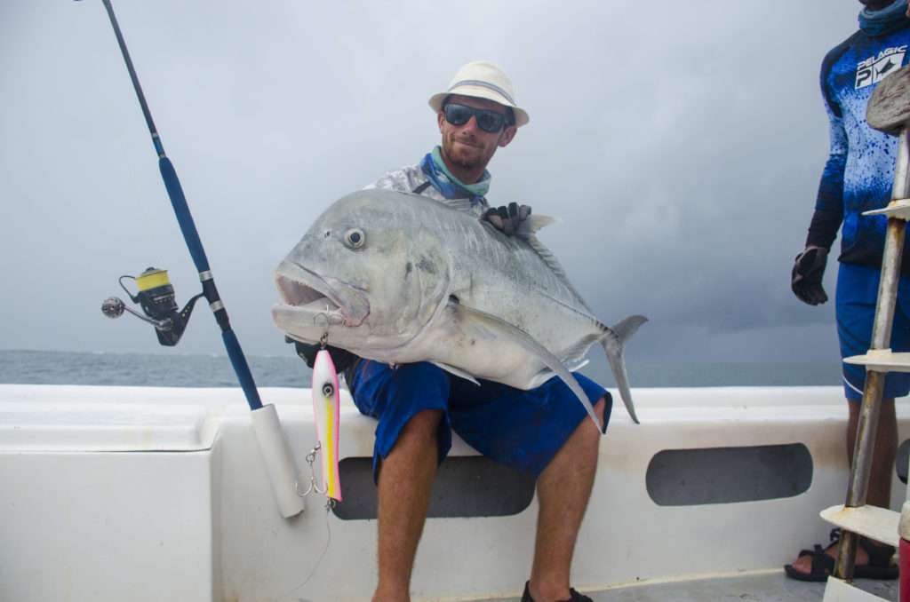 Cette carangue prise au Pin Popper a été la plus grosse pêchée lors de leur séjour