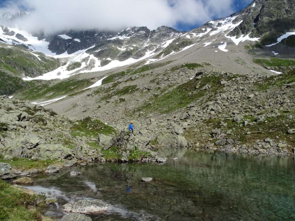 Colin pêchant à la bombette dans un superbe lac d’altitude