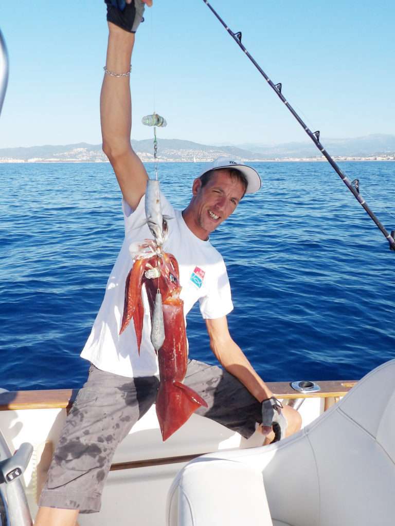 Fabien Harbers est un inconditionnel de la turlutte aiguille pour la pêche des calamars rouges