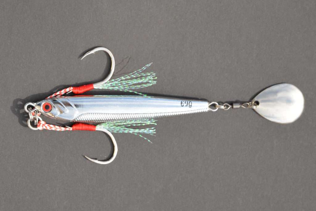 Metal Spot 60 g avec deux assists mini single Explorer tackle et une palette colorado en queue