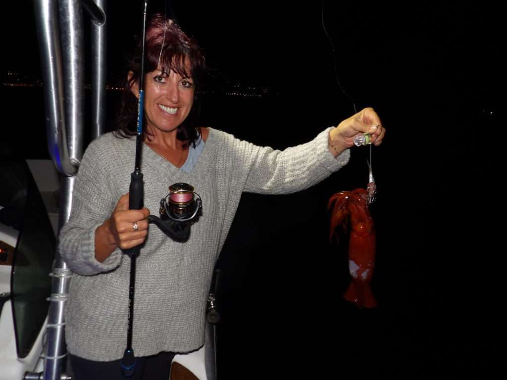 Grande pêcheuse de calamars, Eva booste ses montages avec la lampe Flash Diamond