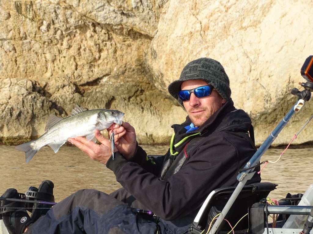 Petit bar pris en traction avec le Jidai Explorer Tackle par Vincent Goletto