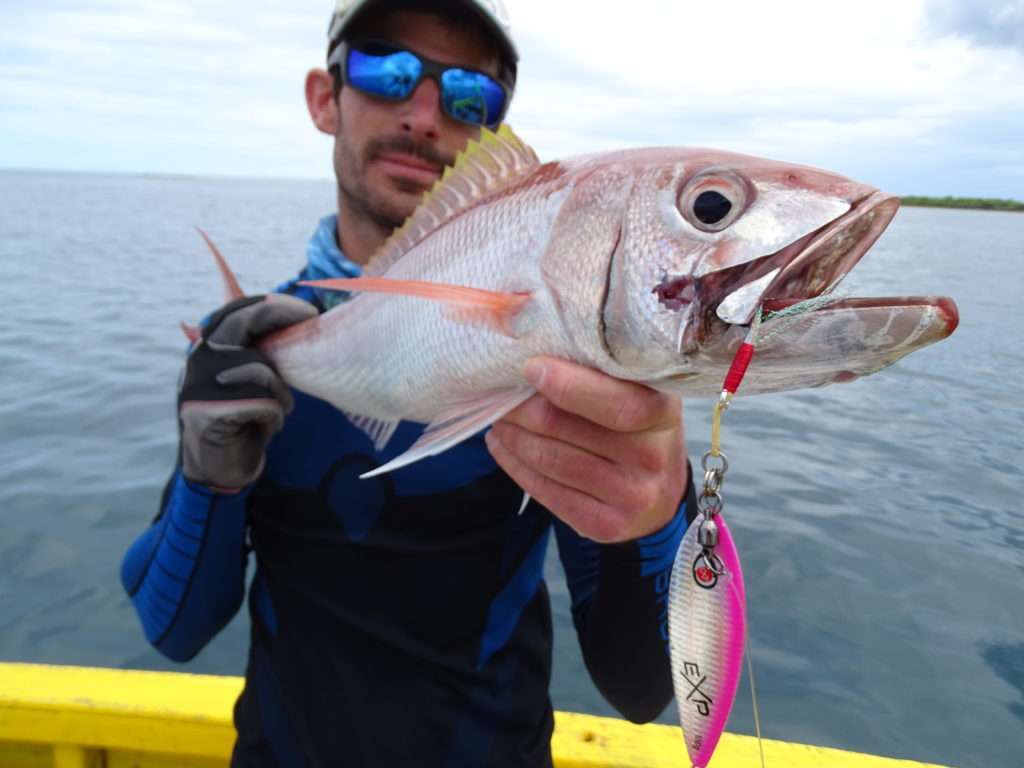 Etienne avec un jobfish pris au ras du fond avec un Funa Explorer Tackle