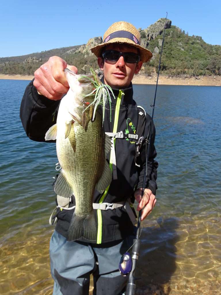 Colin avec un beau bass pris au spinnerbait ! 