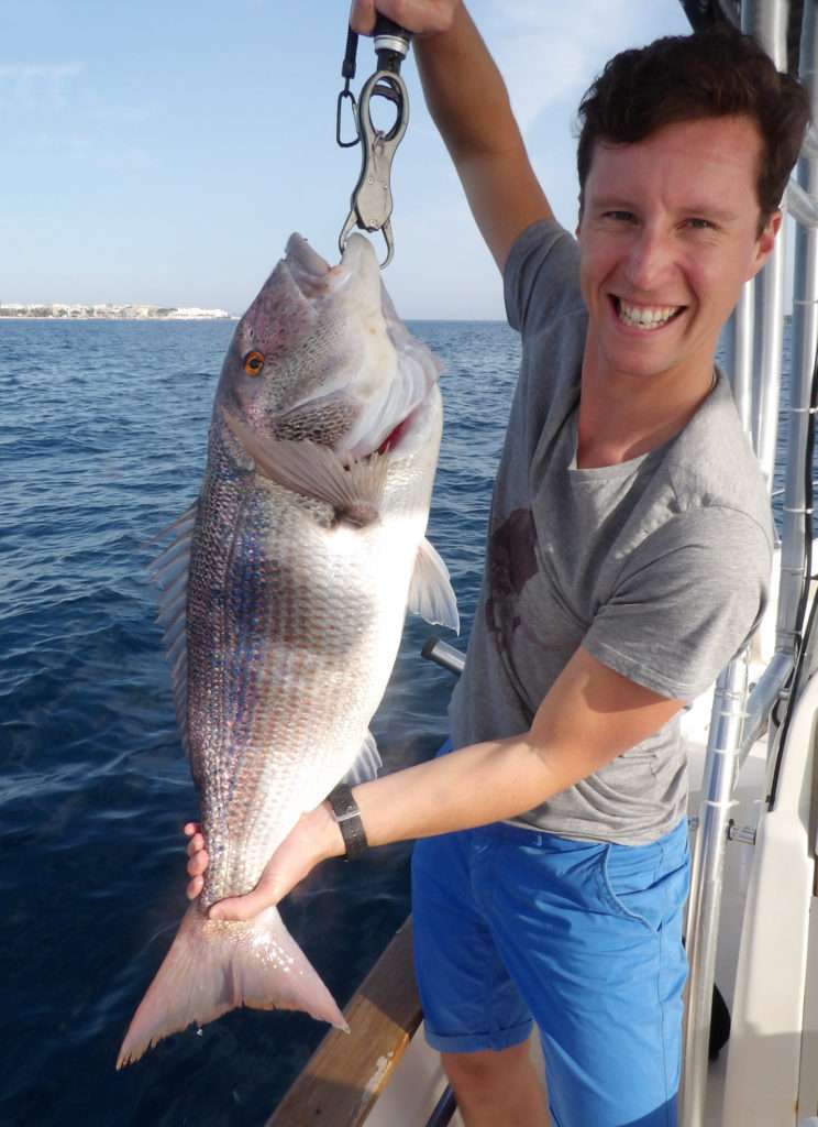 Magnifique denti de 5 kg dont la prise a été sécurisée par l’épuisette Ecoboat