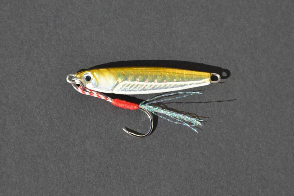 Métal Spot de 14 g monté avec un Mini Single Explorer Tackle avec hameçon de 4