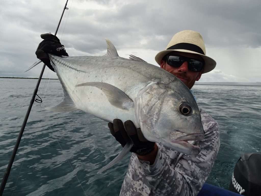 Colin avec une carangue