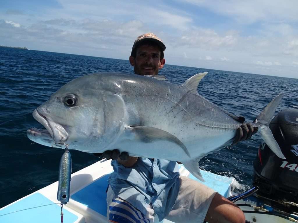 Carangue prise par Etienne avec un popper fabriqué par un ami