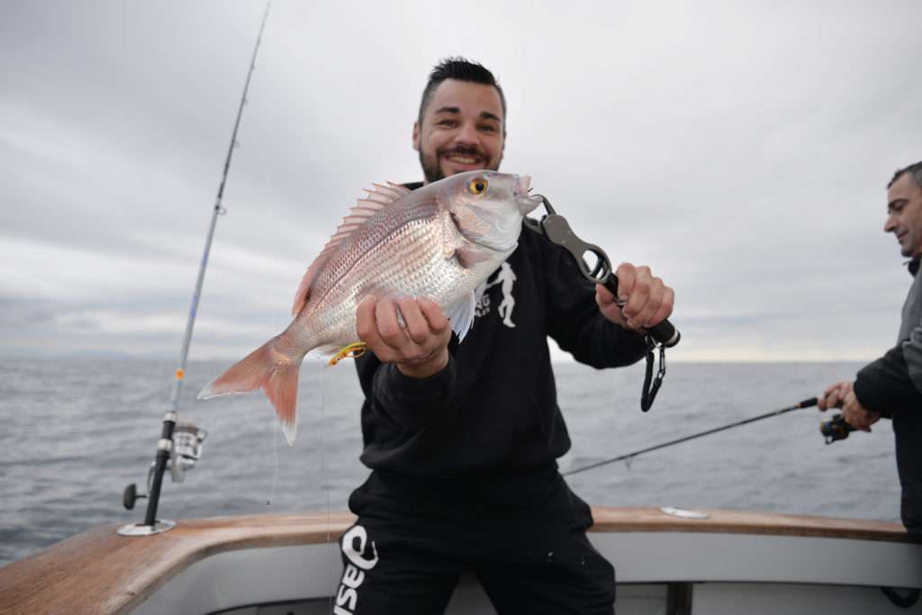 Mise au sec : à la main, à l'épuisette ou au fish-grip - Le chasseur  français