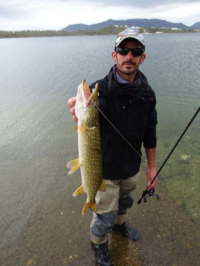 Etienne avec un beau brochet pris au Swimfish Lunker City