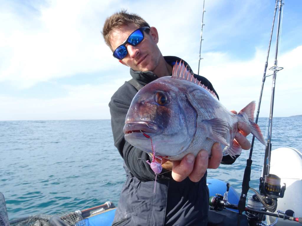 Vincent avec un superbe pagre pris à l’Explorer Deep Explorer Tackle