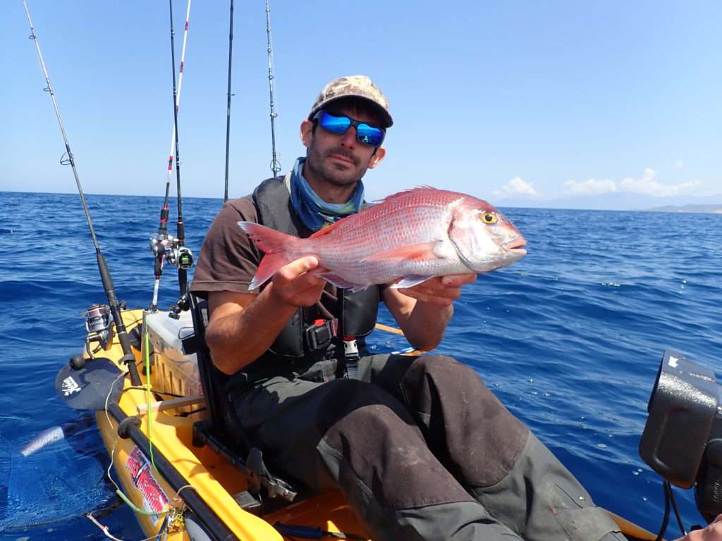 Etienne avec un magnifique pagre pris à l’Explorer Shallow Explorer Tackle 