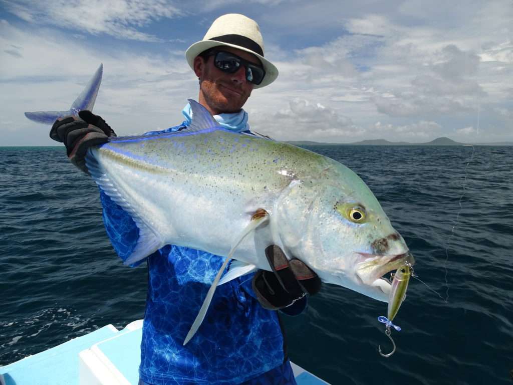 Colin avec une carangue bleue prise au 3DR Prop ! 