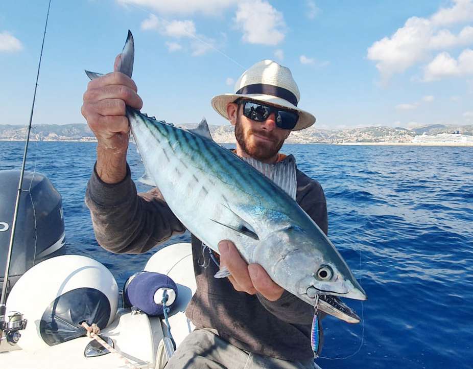 Belle pélamide prise au Métal Spot coloris ikanago par Colin