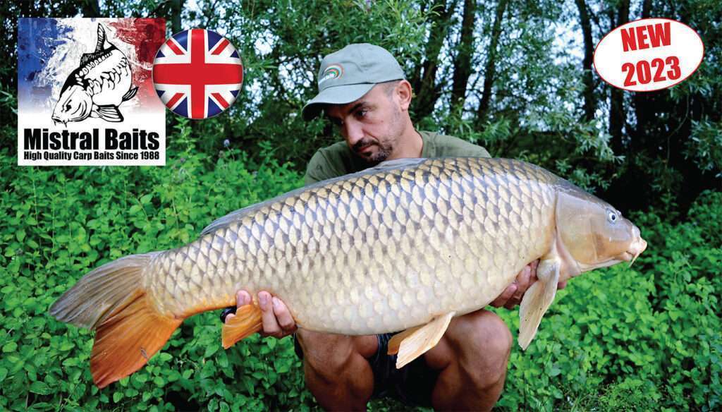 Arnaud Colas avec une superbe carpe pêchée avec des bouillettes Mistral Baits ! 